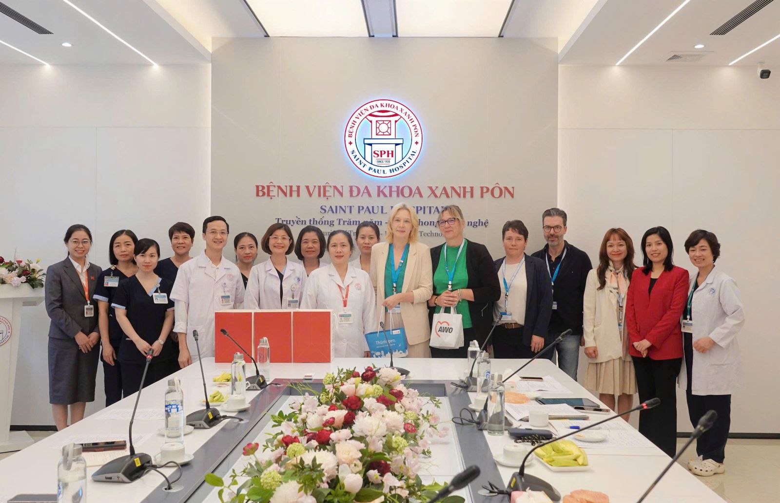 Bệnh viện Đa khoa Xanh Pôn đón tiếp Phái đoàn Y tế - Xã hội Bang Thuringia (CHLB Đức)