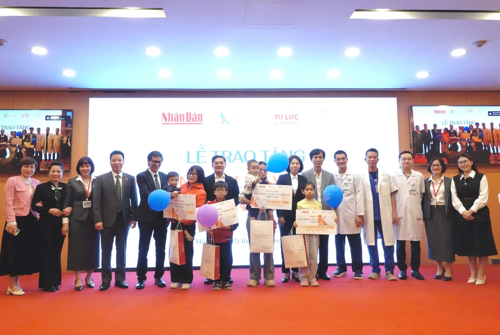 Bệnh viện Đa khoa Xanh Pôn kết nối Quỹ Khởi sự từ tâm trao học bổng cho con em người hiến tạng