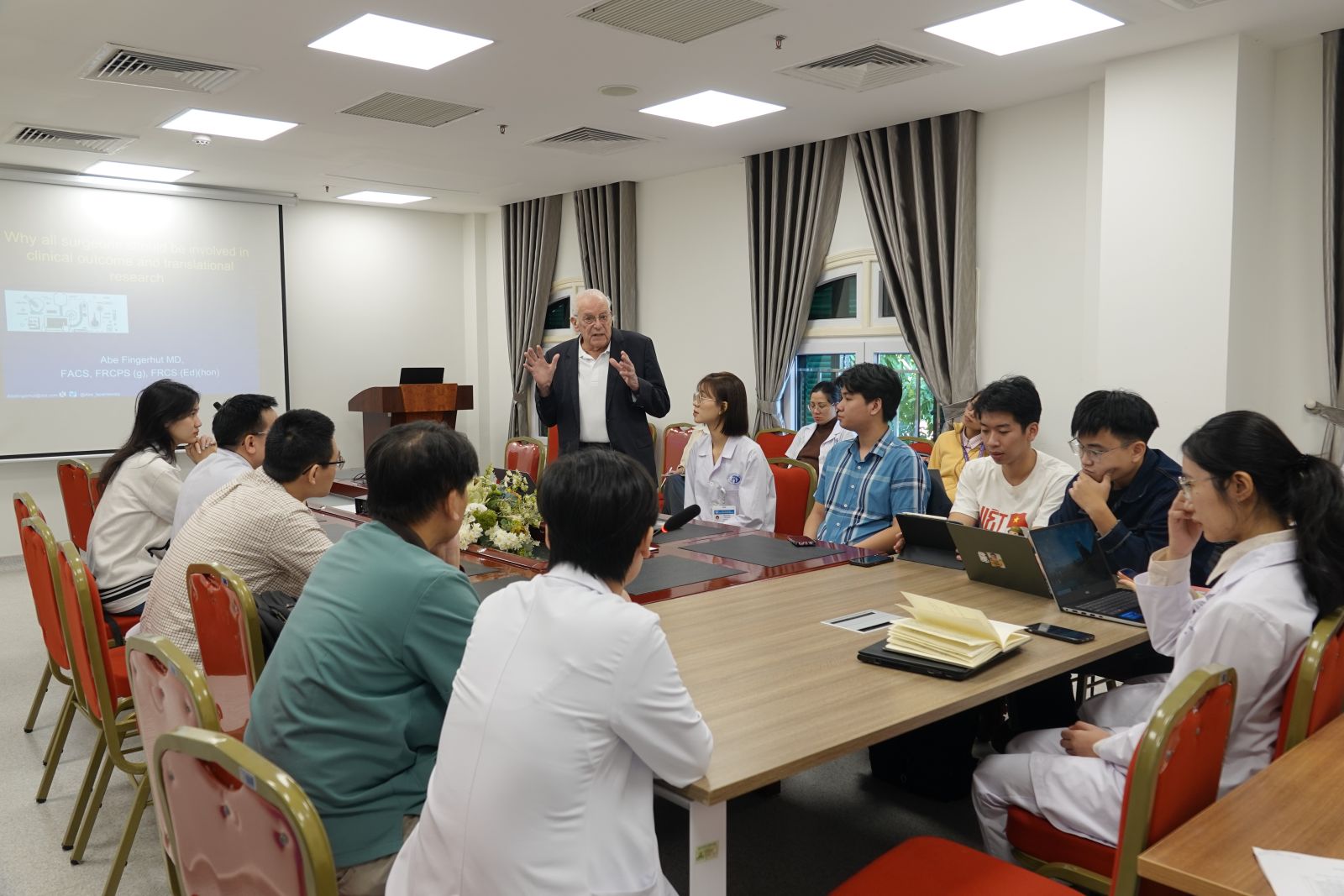 Bệnh viện Đa khoa Xanh Pôn tổ chức đào tạo chuyên sâu về viết và công bố bài báo khoa học trong Y học lâm sàng