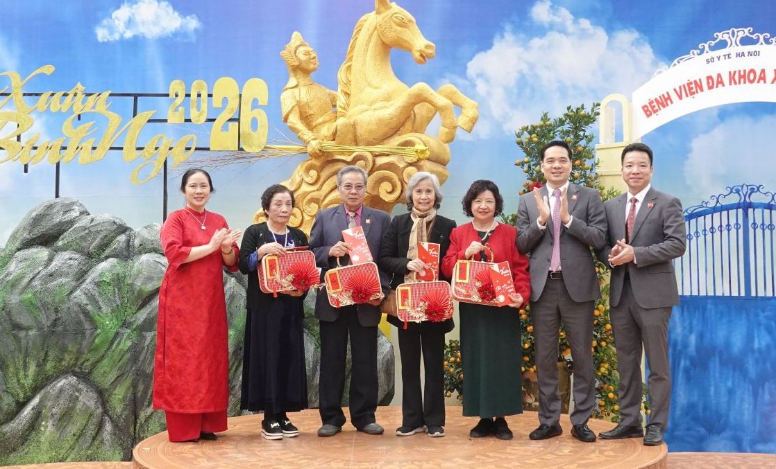 Bệnh viện Đa khoa Xanh Pôn tổ chức gặp mặt, chúc tết cán bộ công tác tại Bệnh viện qua các thời kỳ nhân dịp Xuân Bính Ngọ 2026