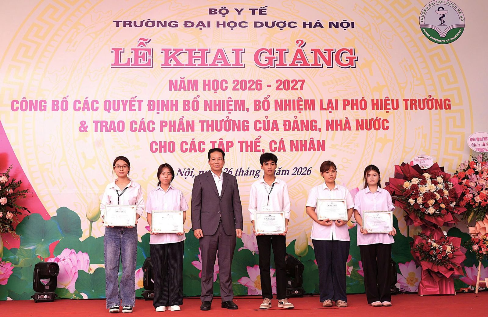 Lễ trao “Học bổng Bệnh viện Đa khoa Xanh Pôn” cho các sinh viên dược có hoàn cảnh khó khăn và học giỏi