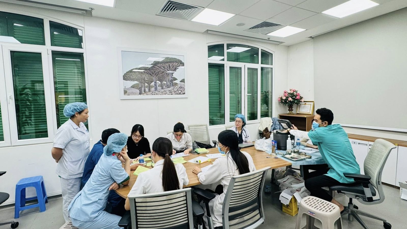 Bệnh viện Đa khoa Xanh Pôn triển khai tiêm vắc xin phòng cúm cho nhân viên y tế