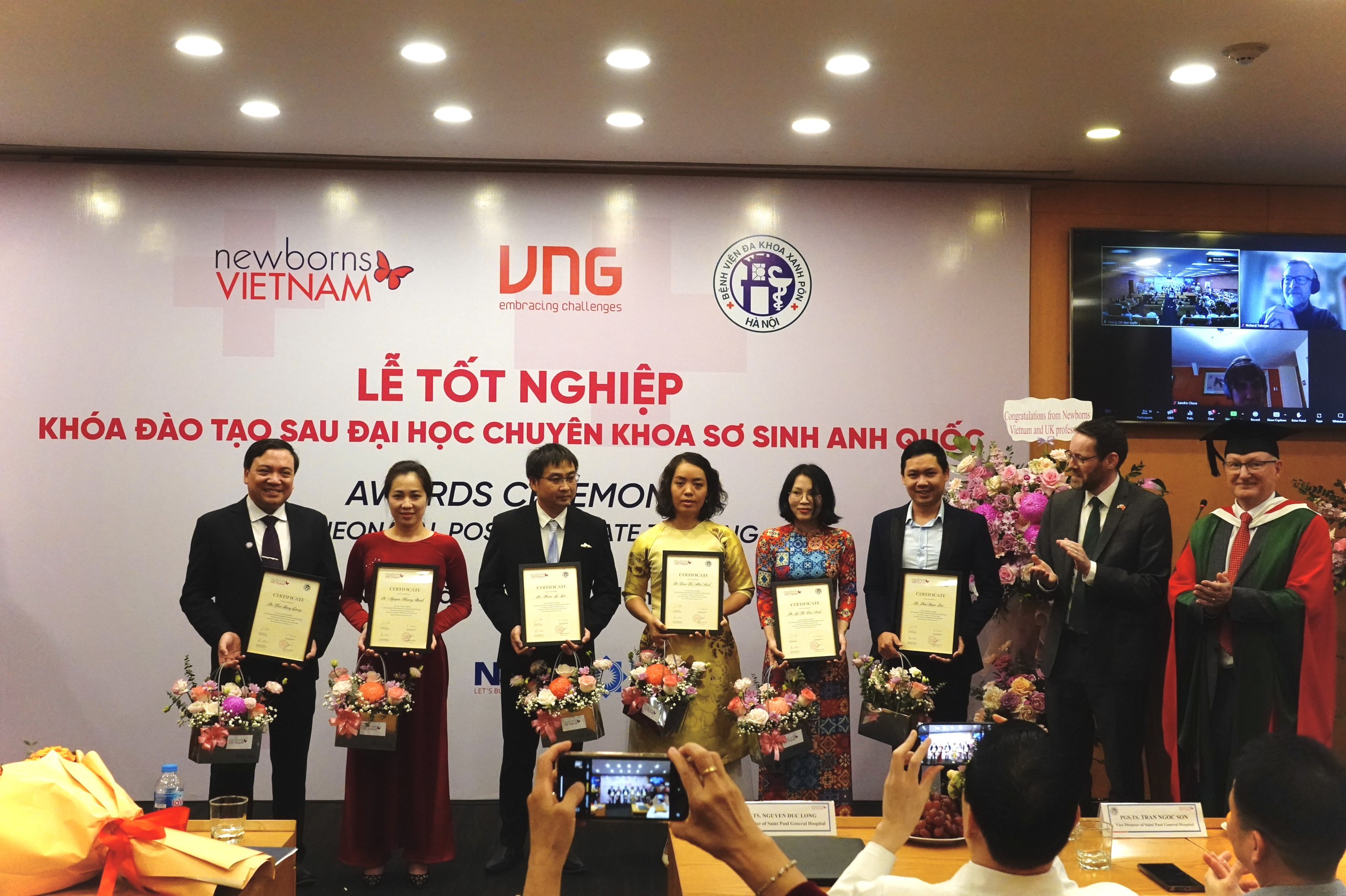 TỔ CHỨC NEWBORNS VIỆT NAM TRAO BẰNG TỐT NGHIỆP SAU ĐẠI HỌC CHO BÁC SỸ KHOA SƠ SINH BỆNH VIỆN ĐA KHOA XANH PÔN